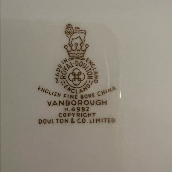 Vintage Vanborough Green by ROYAL DOULTON Bread & Butter Plate with plain center - Picture 2 of 3